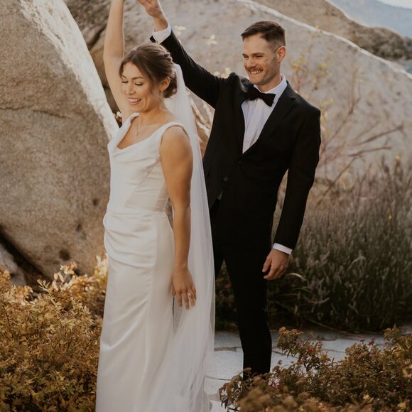 Wtoo by Watters Gigi Draped U-Neck Column Wedding Gown Size 6 - Picture 2 of 8